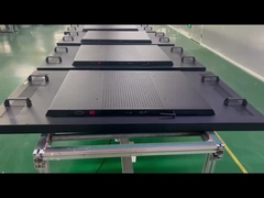 Συγκρότημα οθόνης που βλέπει προς το παράθυρο